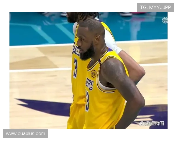 湖人对决黄蜂精彩赛事回顾与分析球员表现及战术布局探讨