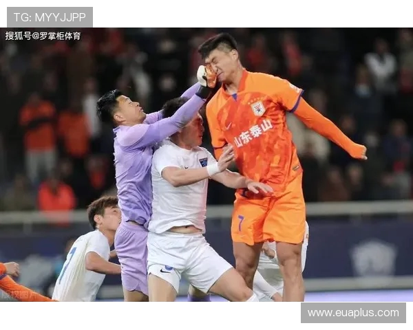 鲁能与天津激战正酣现场直播精彩瞬间全程回顾与分析