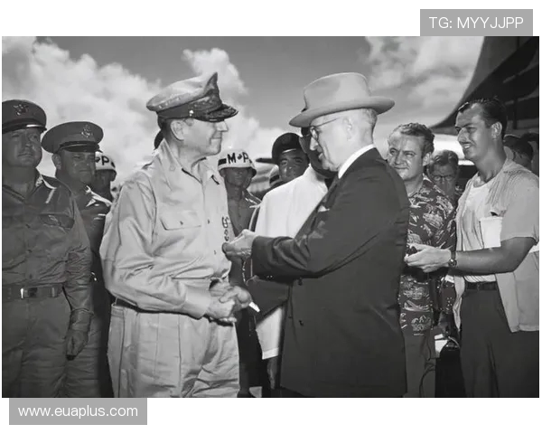 麦克阿瑟与惠灵顿的战略较量：历史巨头的军事智慧对决