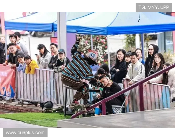 成都攀岩队在滑板精英赛中的拼搏历程与荣耀时刻分享